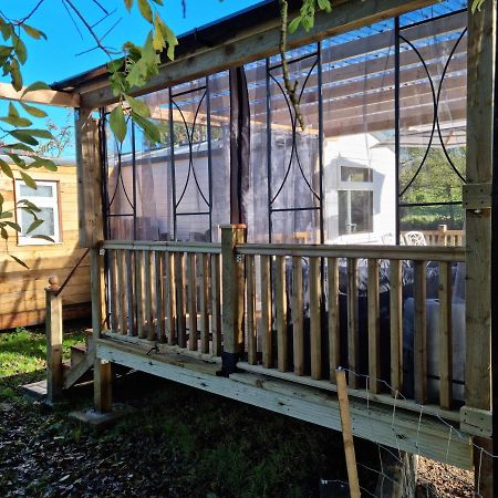 Riverside Cabin In Shropshire オスウェストリー エクステリア 写真